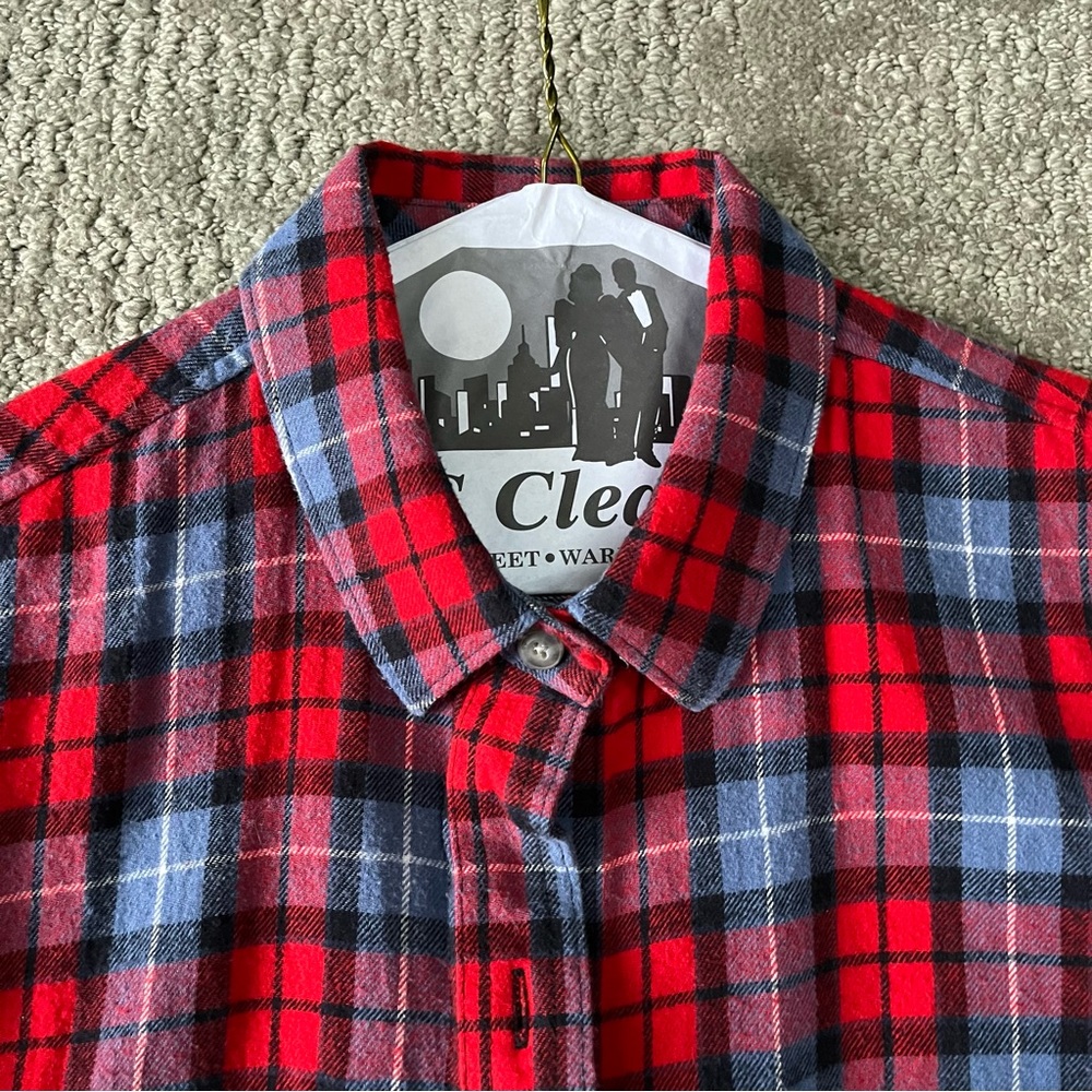 EUC Women's Vans Flannel size Medium in Red Multi-Color - Picture 2 of 7